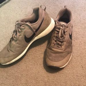 Nike US Men’s size 10 tan sneakers